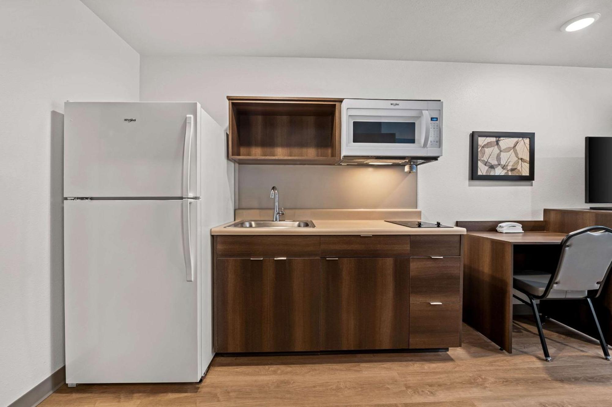 Woodspring Suites Loves Park - Rockford Екстер'єр фото